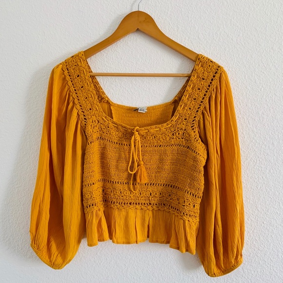 American Eagle Outfitters Tops - AMERICAN EAGLE 🦅 Embroidered Crotchet Blouse